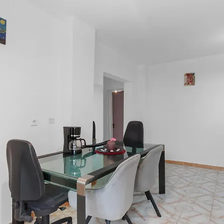 Unirii Large 2 Bedroom Apartment-3